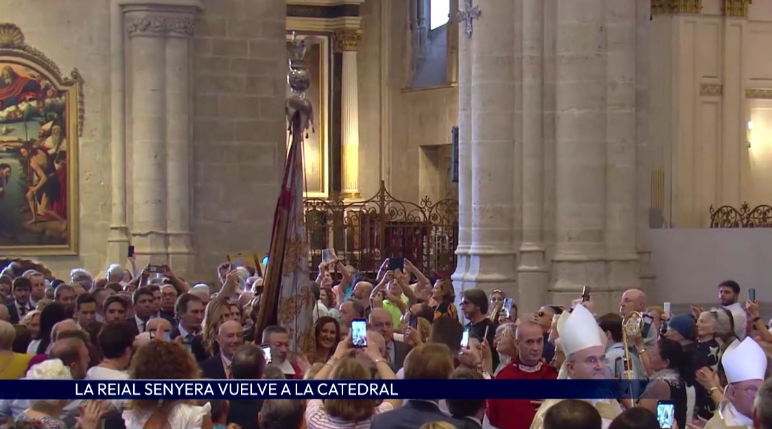 La Real Senyera regresa a la Catedral de Valencia