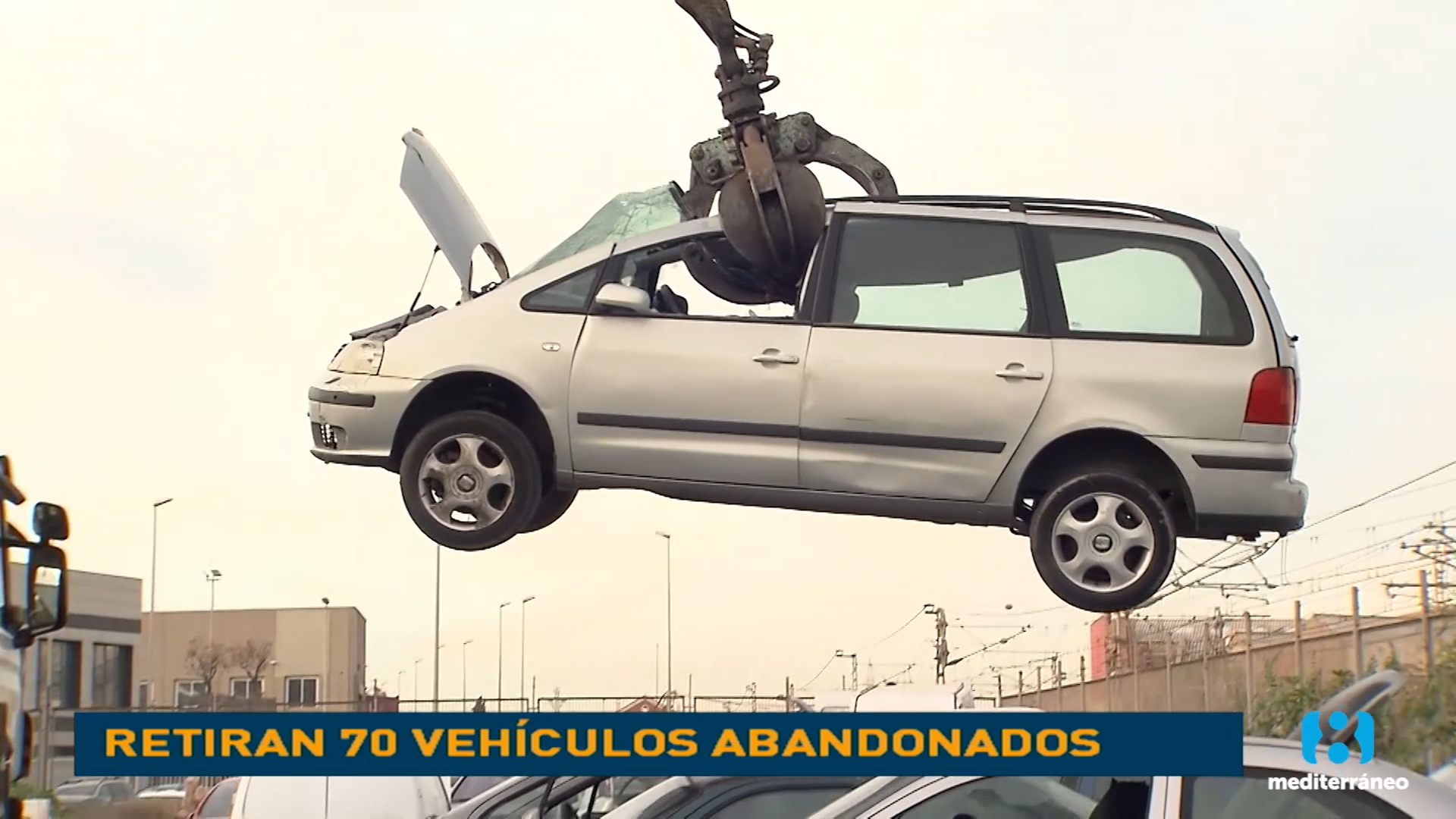 La Policía Local de Almassora retira 70 vehículos abandonados en la vía pública