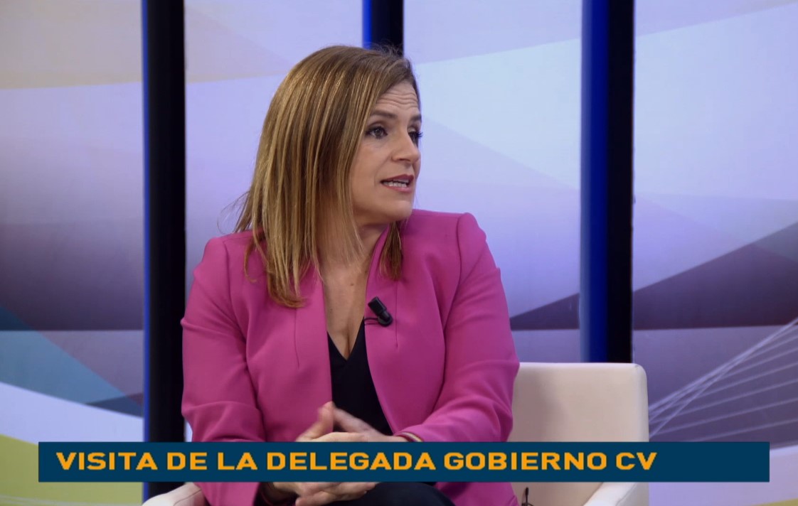 Pilar Bernabé explica en 'Un café en La 8' cómo se coordinan los delegados con Moncloa