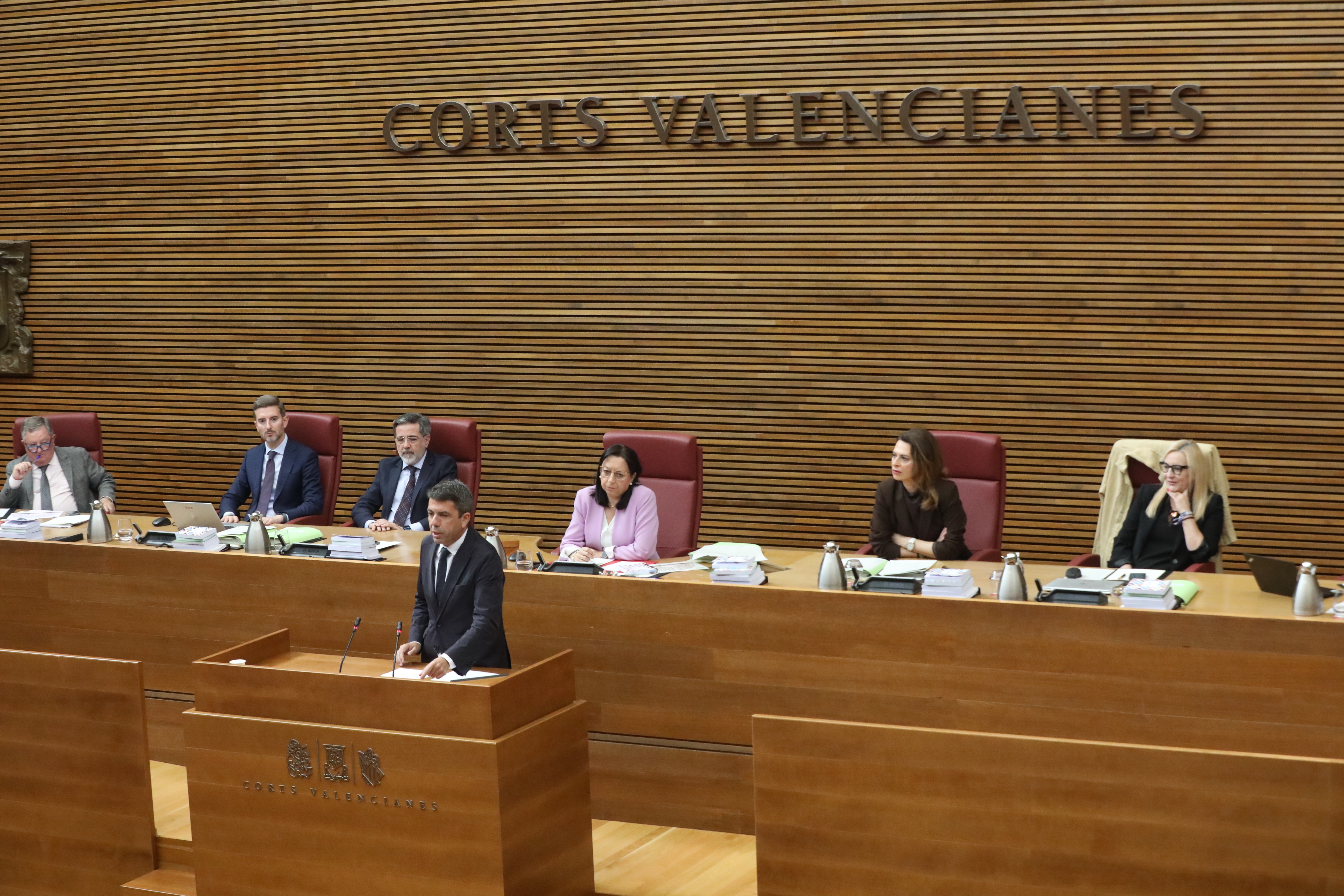 Bronca sesión de control al president en víspera de la declaración de Pradas y Argüeso