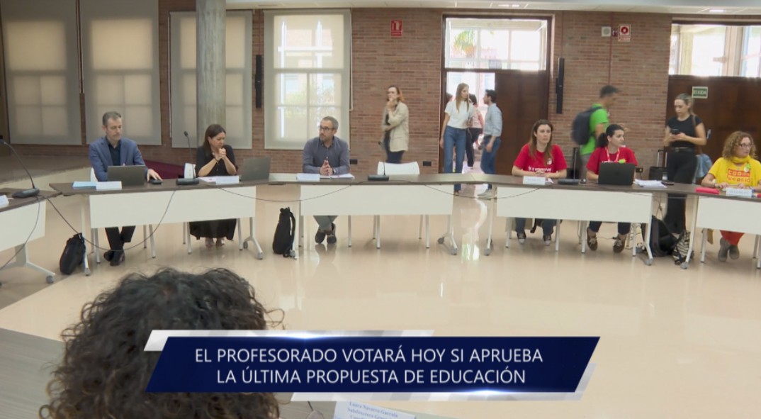 El profesorado vota si desconvocar o no la huelga indefinida 