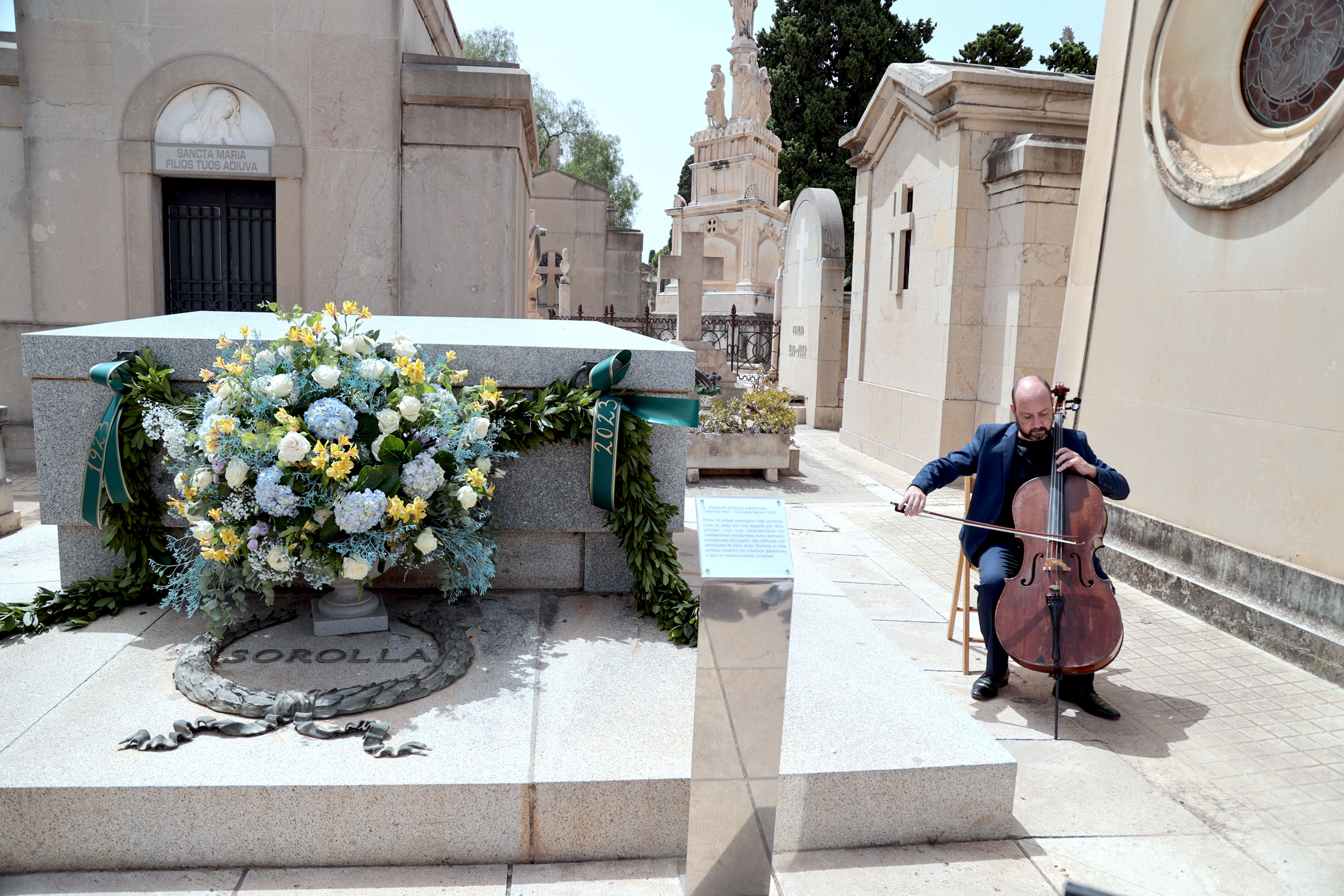 Valencia homenajea a su artista más ilustre
