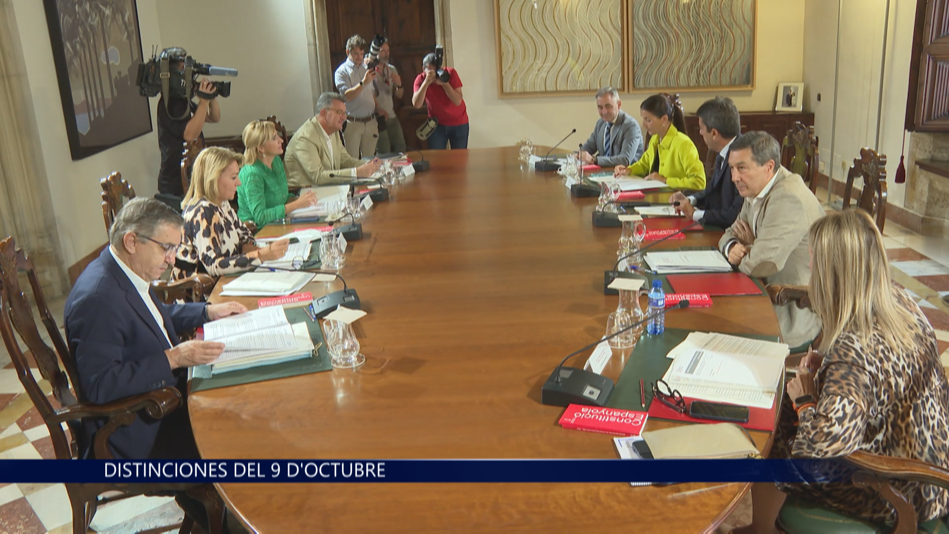 Los efectivos de extinción y emergencias del incendio de Campanar, premio 9 d'Octubre 