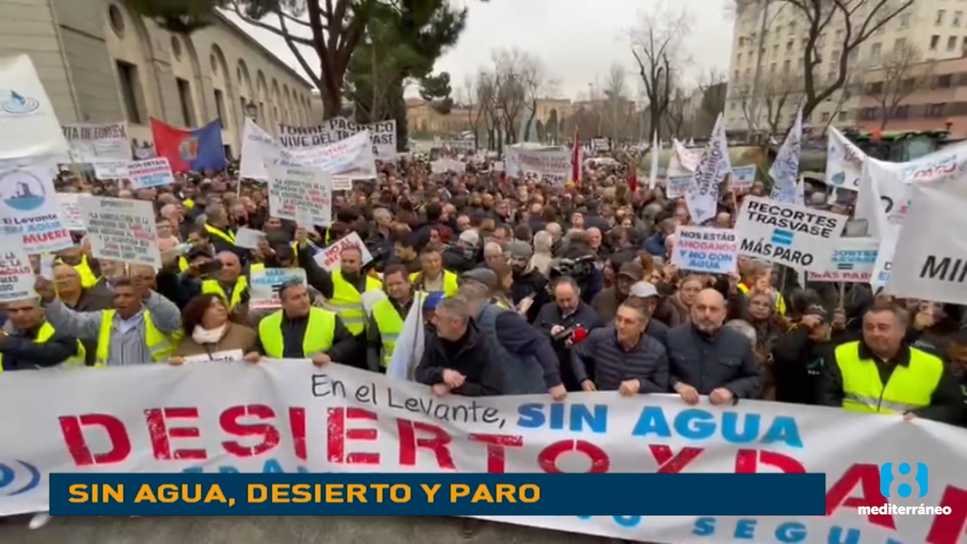 Miles de regantes protestan en Madrid contra el recorte del trasvase Tajo-Segura