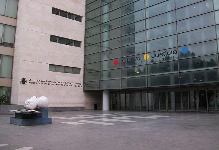 Arranca el juicio por el tiroteo mortal en el cementerio de Torrent