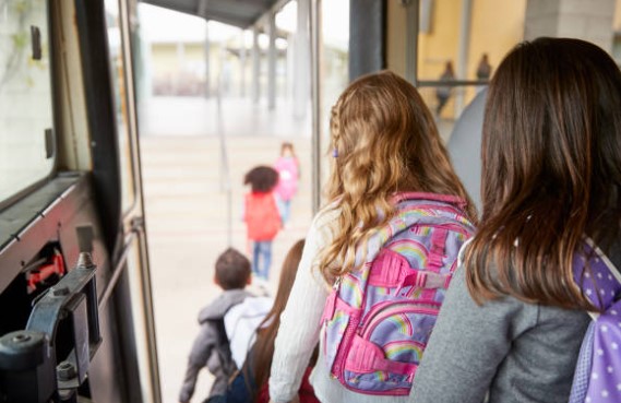 Más de mil alumnos de Valencia se quedan sin transporte escolar el primer día de clase