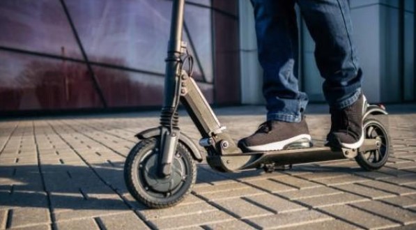 Nueva campaña de control de patinetes y bicicletas en Valencia