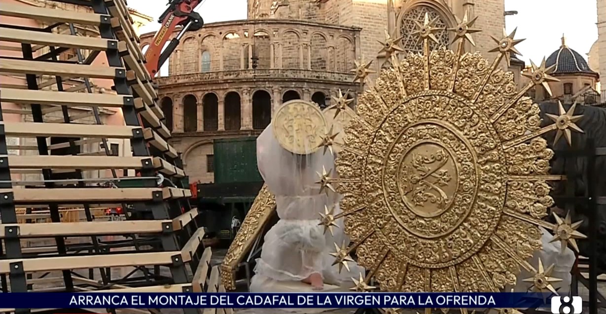Arranca el montaje del cadafal de la Mare de Déu para la Ofrenda