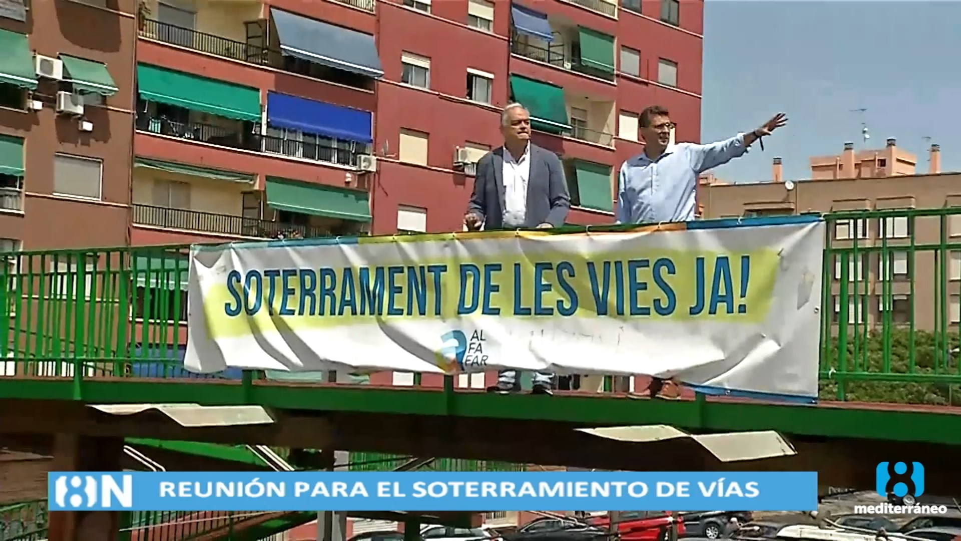 Esteban González Pons visita 'el paso a nivel de la muerte' de Alfafar