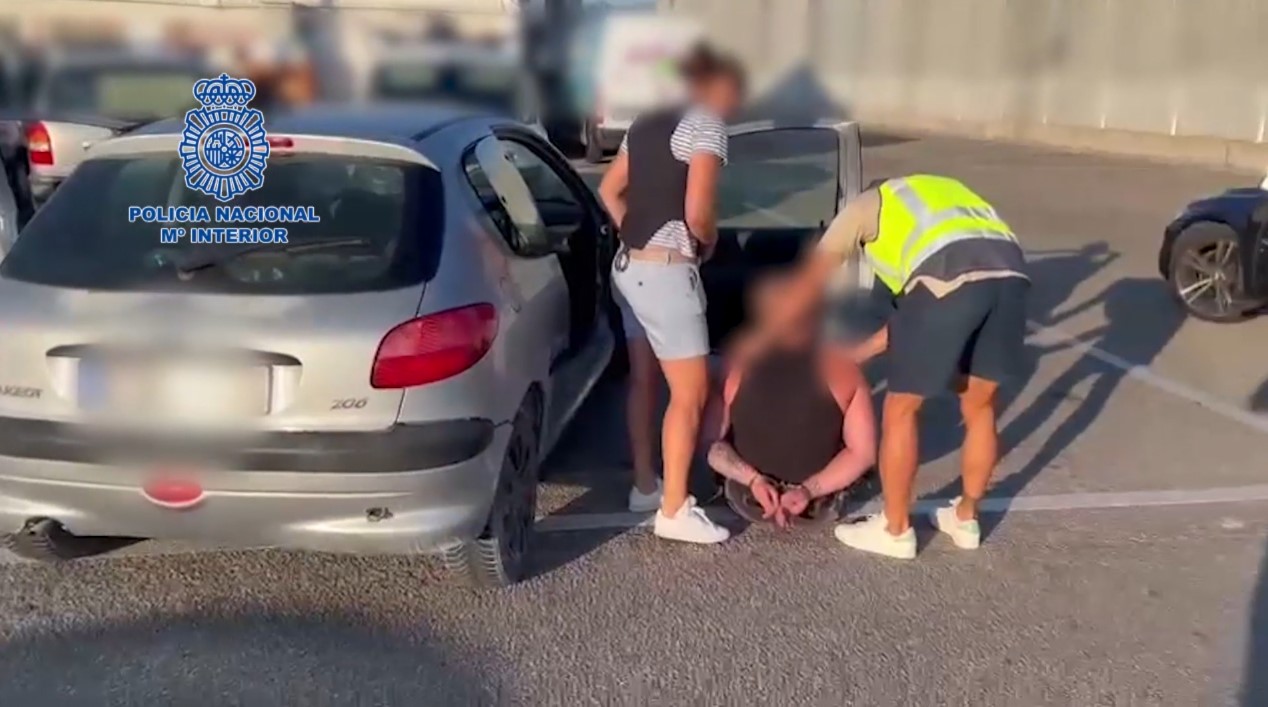 Detenido en Alicante un peligroso fugitivo buscado por torturar a dos personas