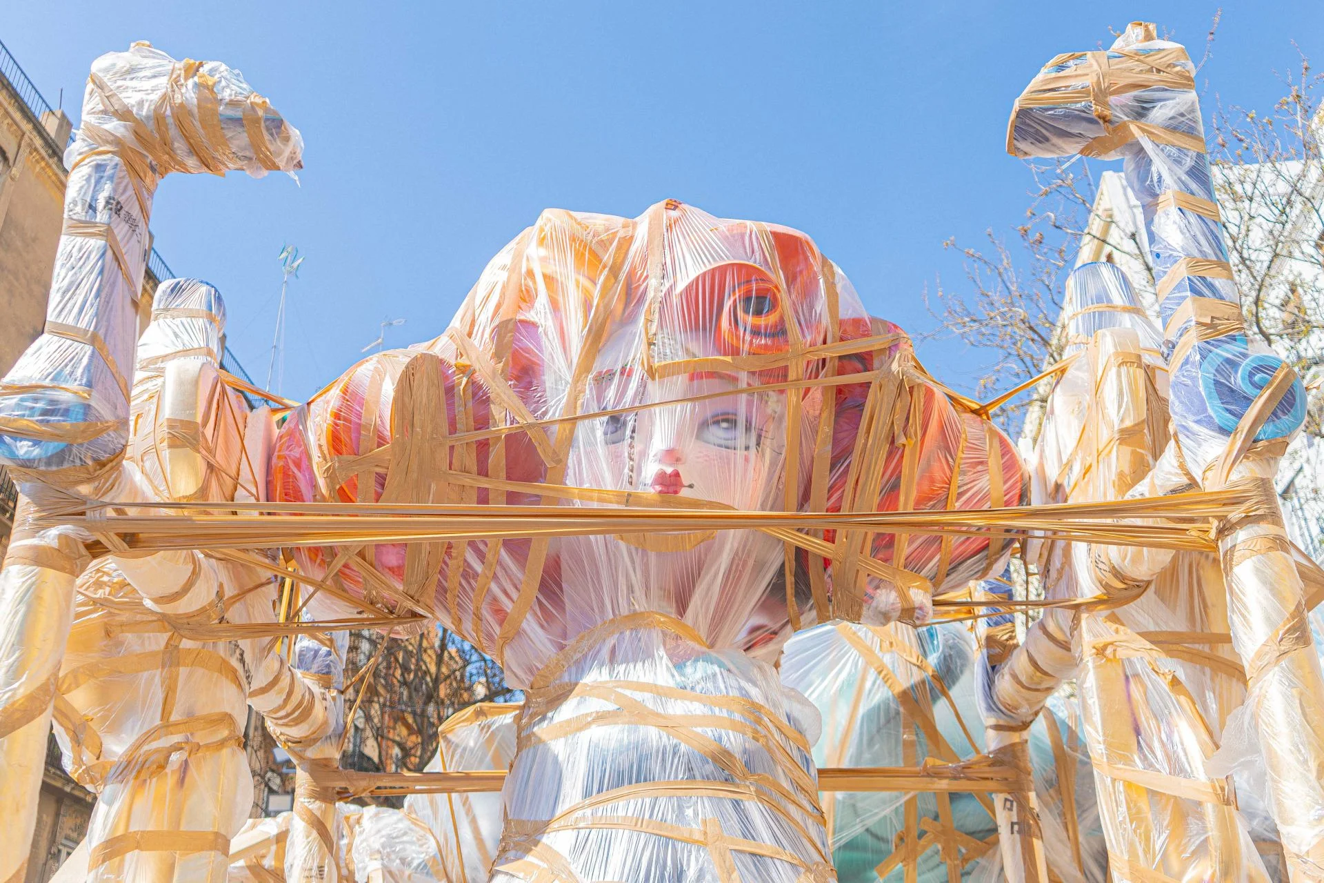 Valencia entra en modo Fallas: los monumentos empiezan a conquistar las calles