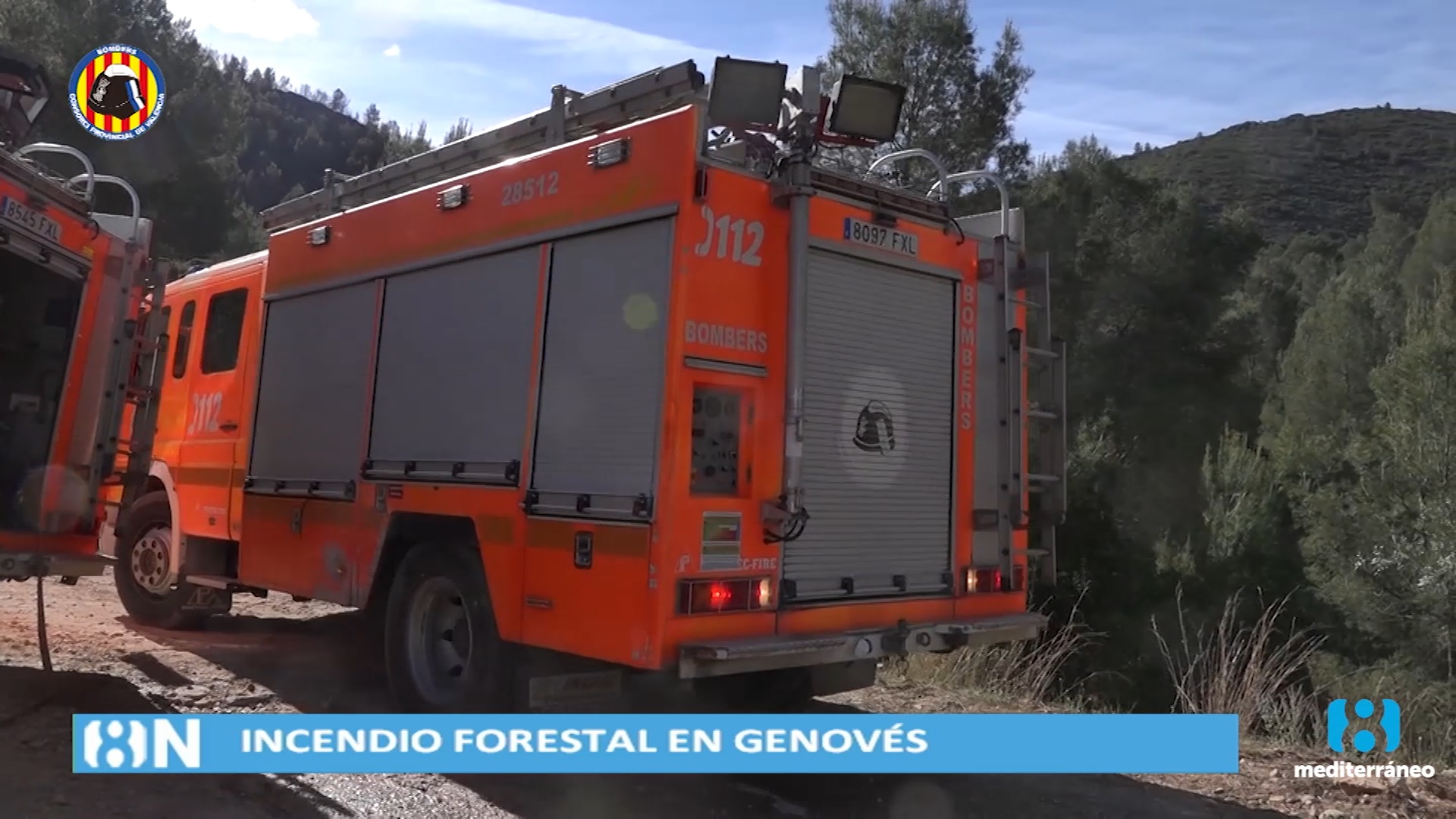 El viento complica la extinción del incendio en Genovés