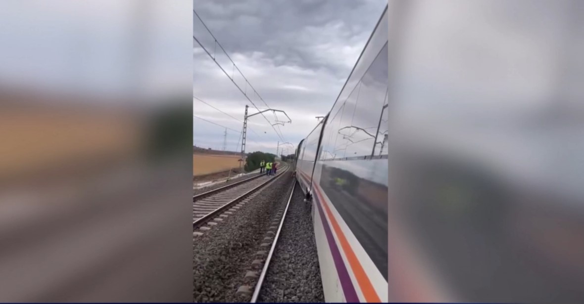 Tres heridos al descarrilar un tren de la línea València-Albacete