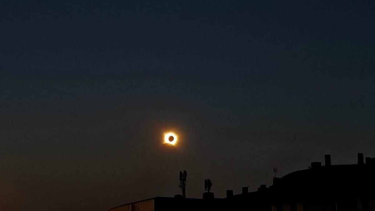 Valencia se rinde ante la inmensidad del eclipse solar