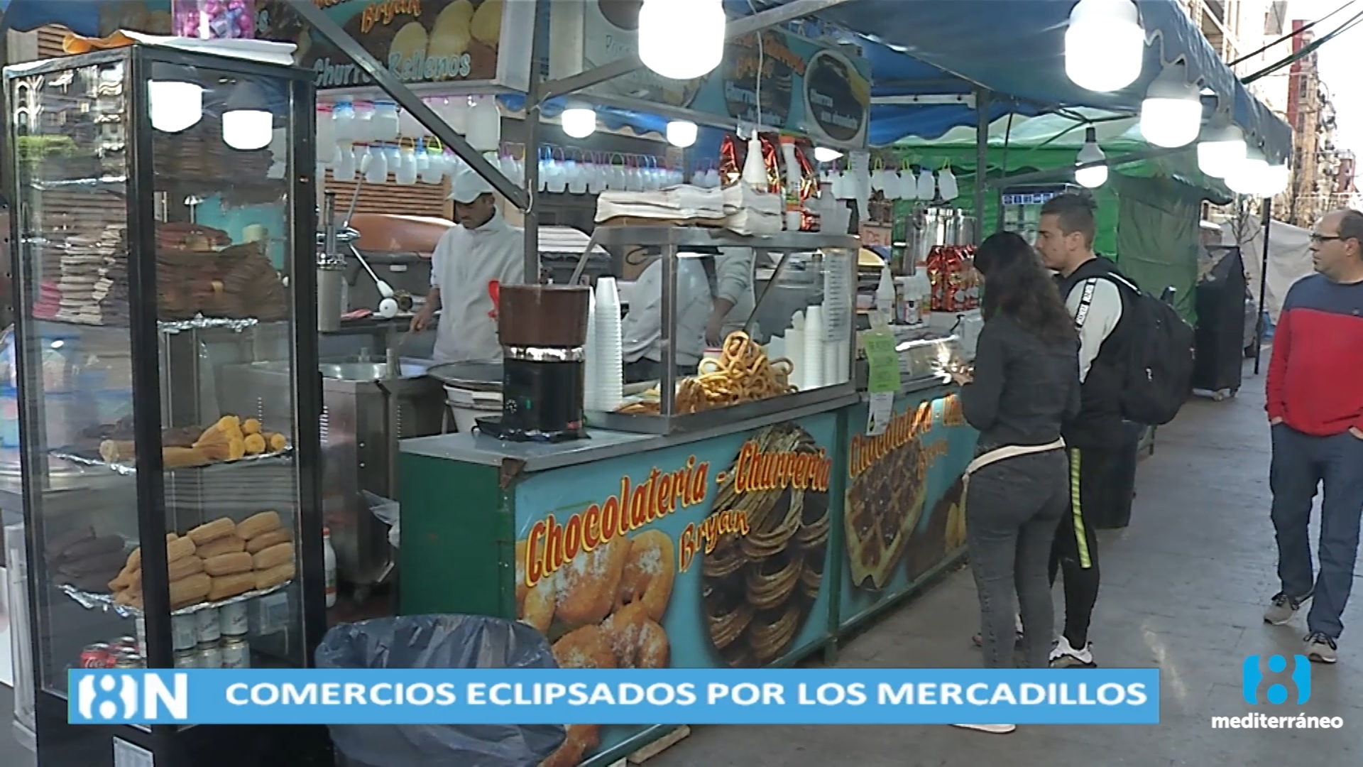 Los mercadillos falleros eclipsan los comercios locales del centro de Valencia