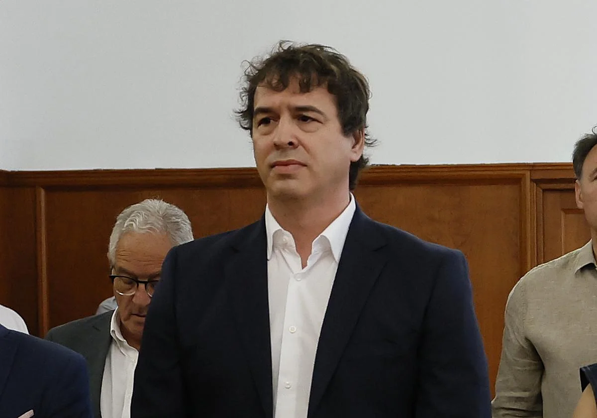 El hermano de Pedro Sánchez, condenado a nueve años de inhabilitación por prevaricación