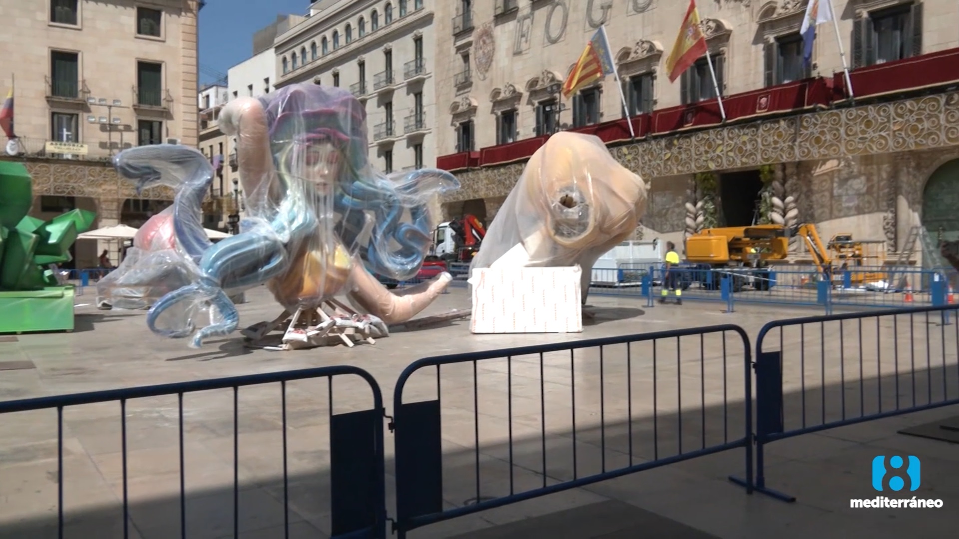 Los primeros ninots de la hoguera oficial ya están en la calle