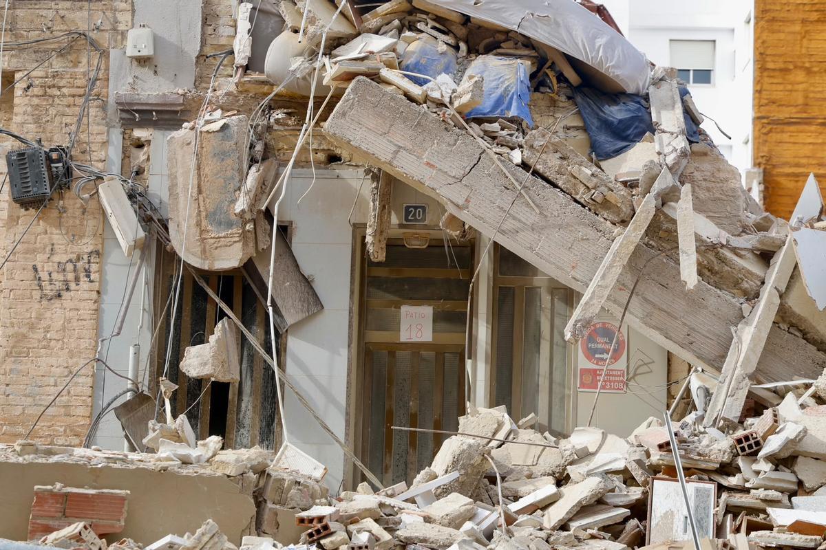 Pánico en Benetússer: se derrumba un edificio de tres plantas.