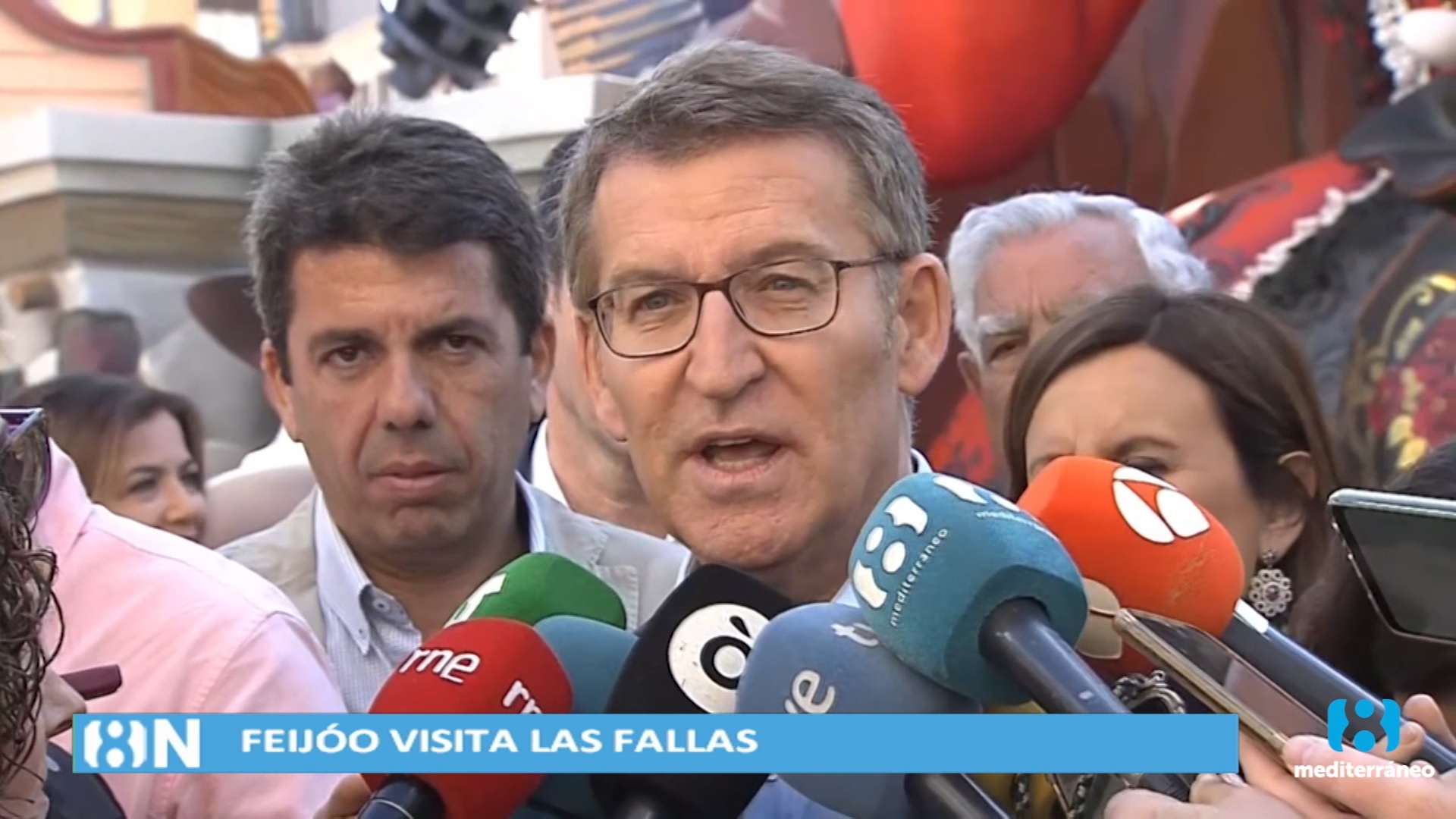 Feijóo visita las Fallas de Valencia y vibra con la mascletá