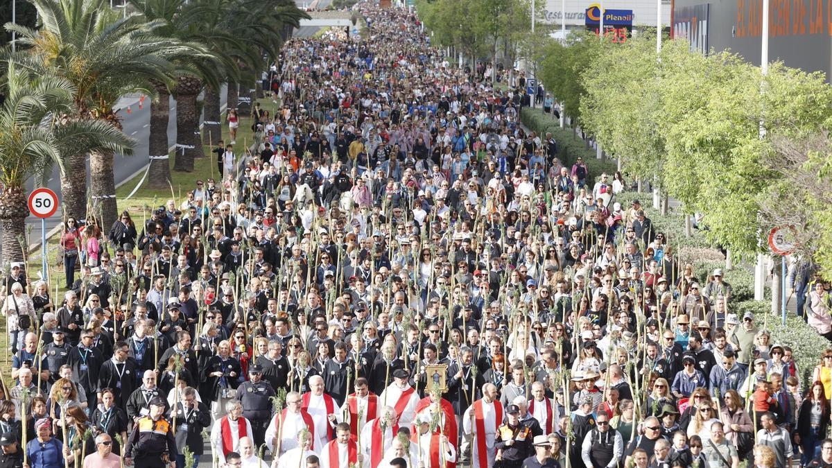 Más de 330.000 peregrinos participan en la romería de la Santa Faz en Alicante