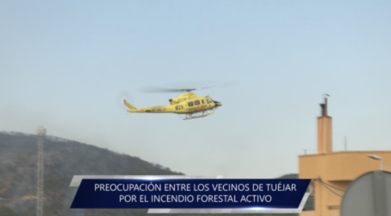 Incertidumbre entre los vecinos de Tuéjar ante el incendio forestal activo 