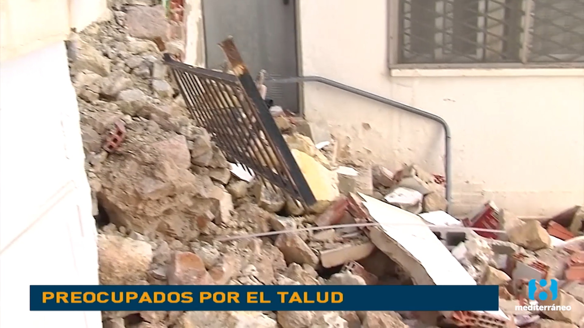 Vecinos de Benidorm reclaman que retiren los restos de un talud