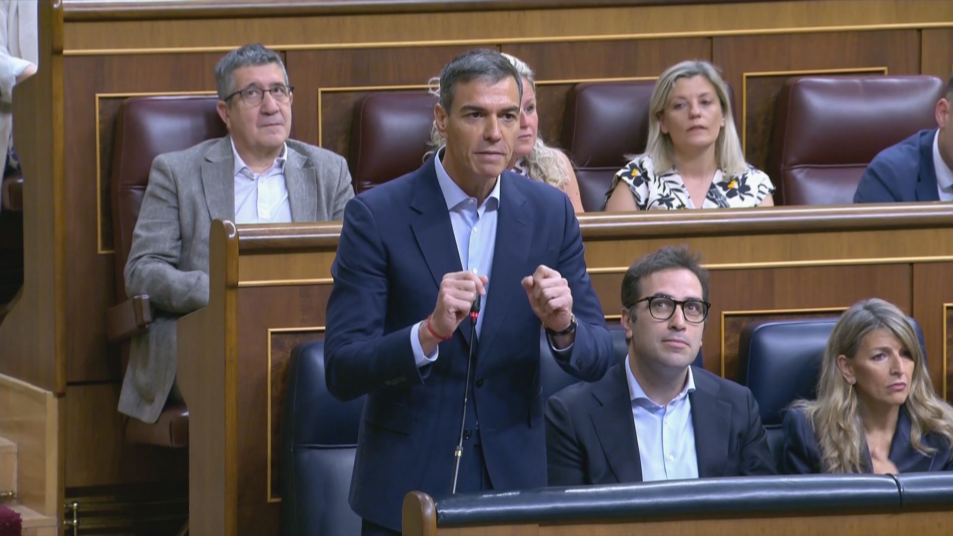 Sánchez y sus ministros esquivan hablar de Zapatero en el Congreso
