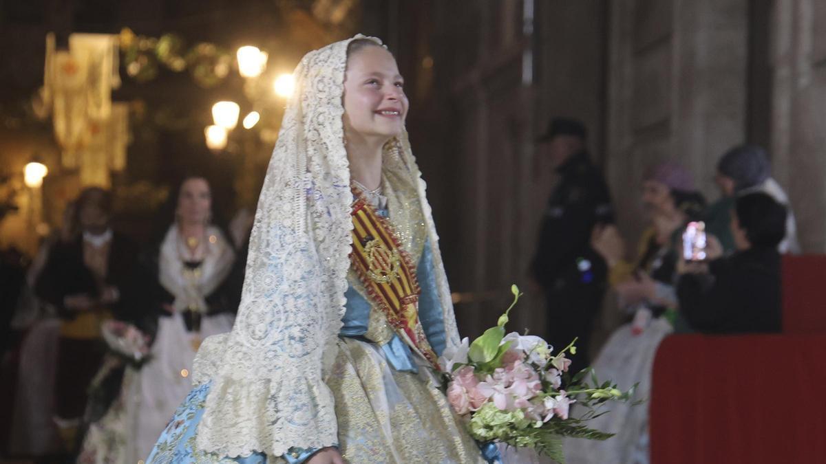 Lágrimas y sonrisas: el emotivo cierre de Marta Mercader en la Ofrenda