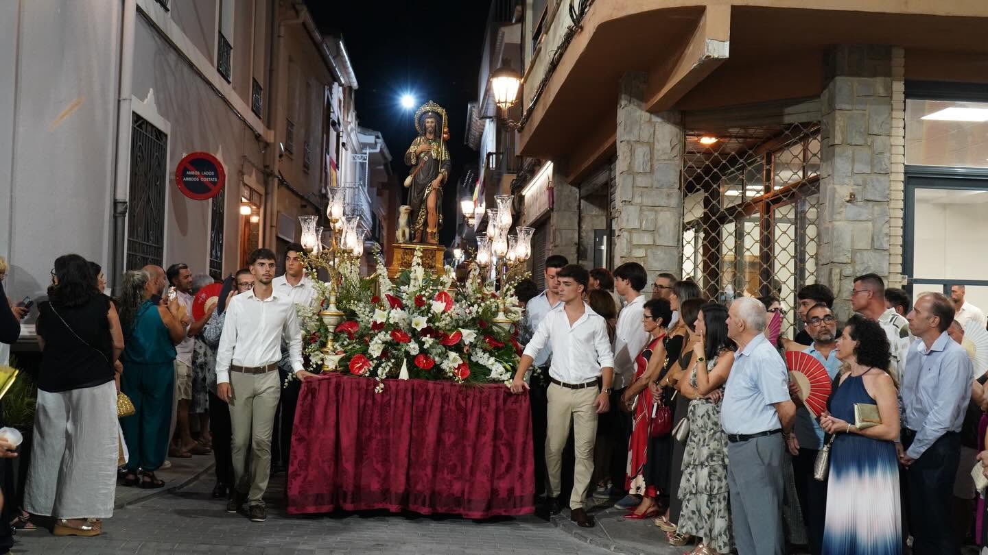 Montserrat celebra la tradicional procesión de San Roque