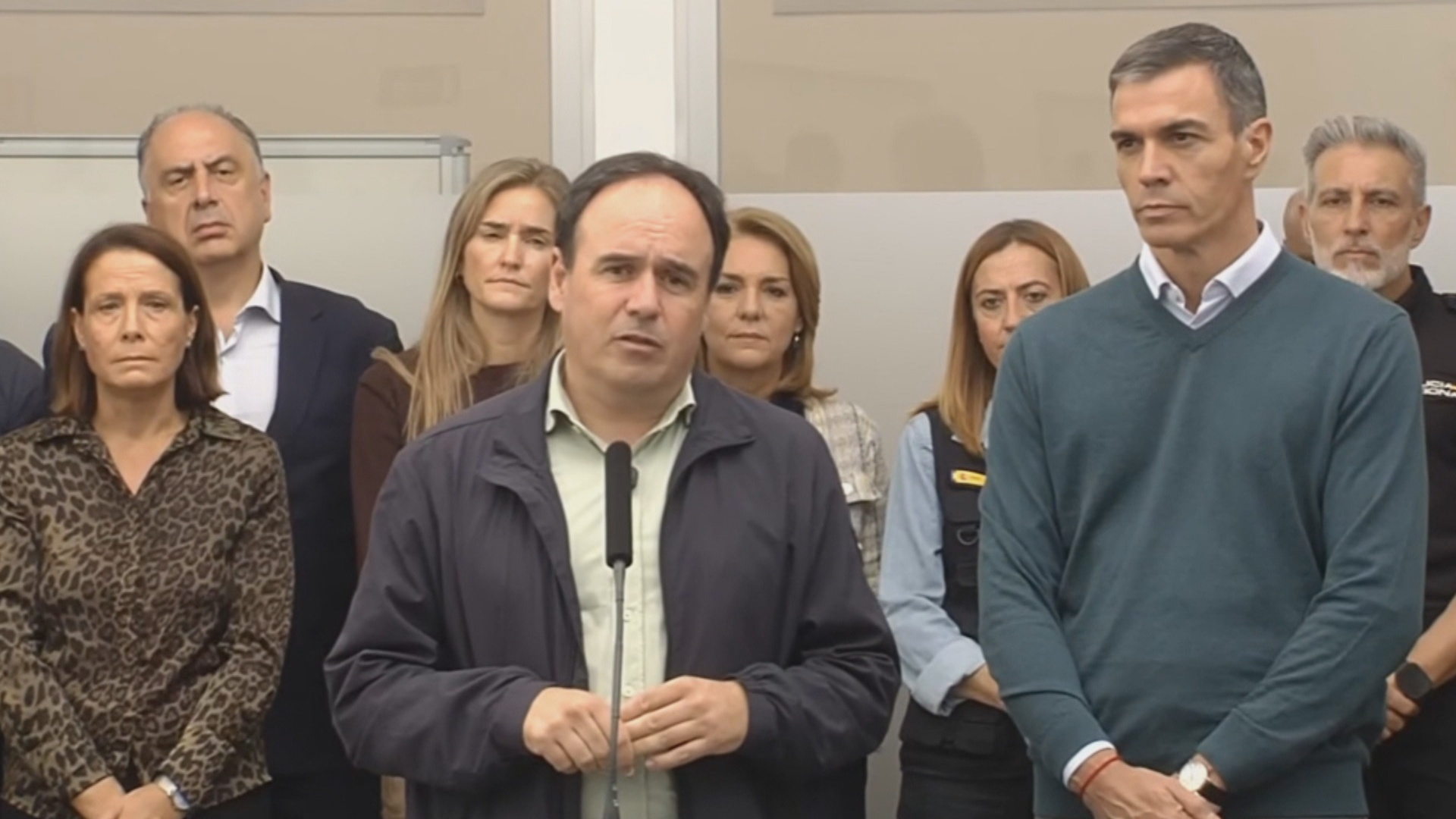 Oliva recibe a Sánchez entre gritos y abucheos tras el temporal
