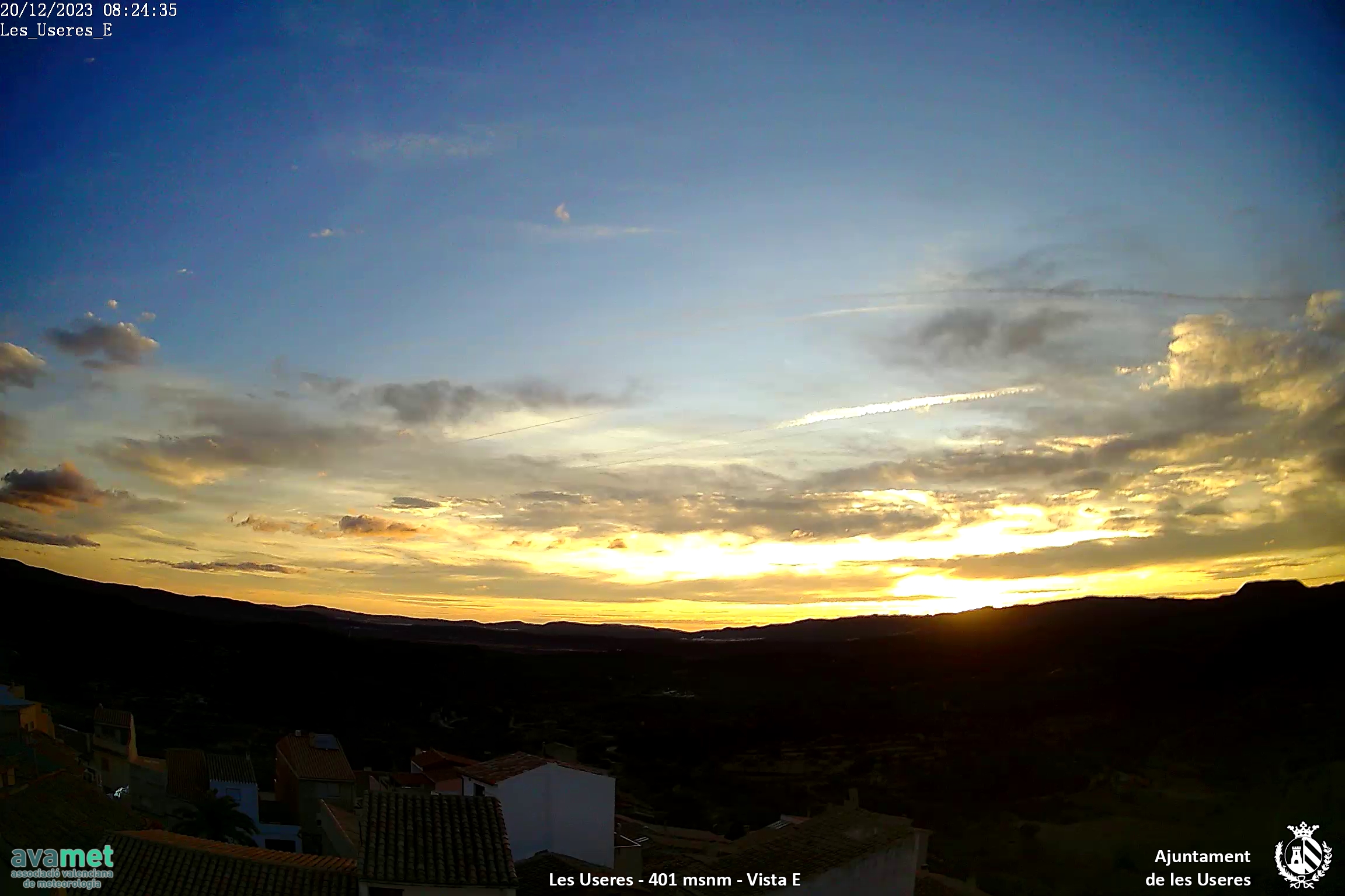 Pasa un frente desgastado, con aumento del viento en la mitad norte