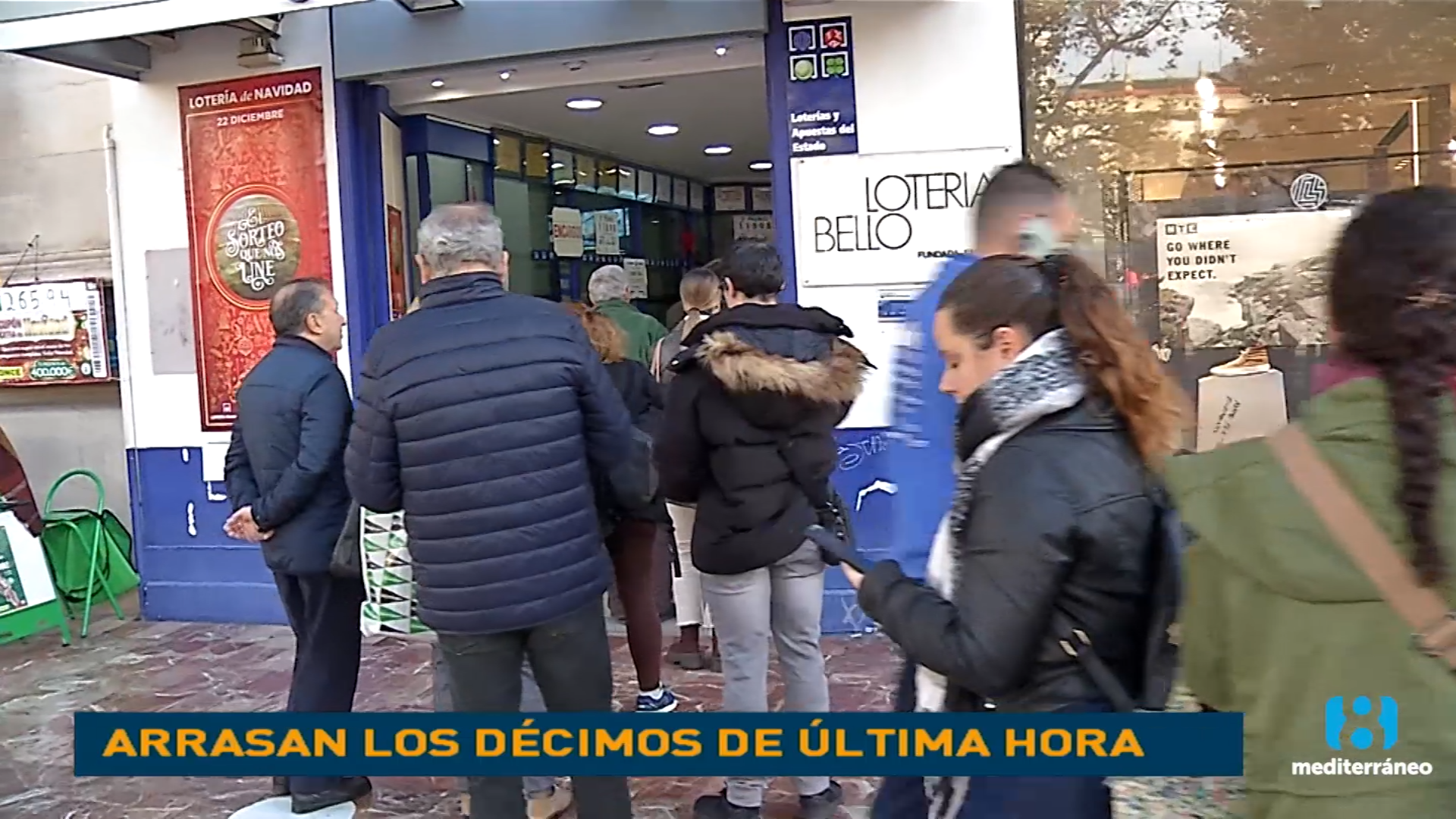 Largas colas en las administraciones de lotería valencianas