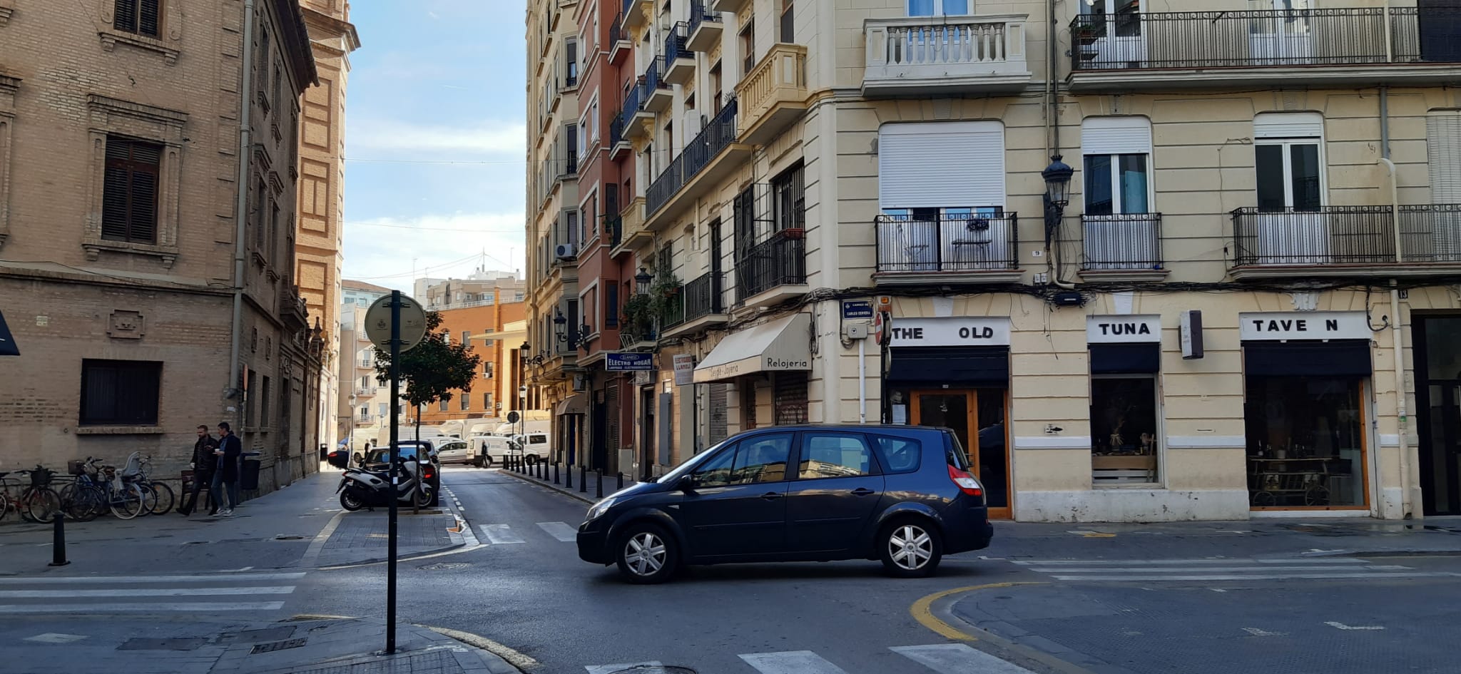 La ZAS entra en vigor en Ruzafa entre las protestas de hosteleros y vecinos divididos