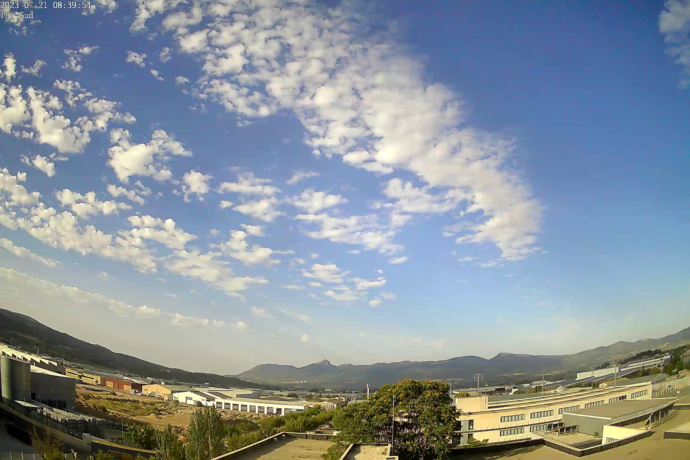 Bajan las temperaturas, aunque en el interior aún se superarán los 35 grados