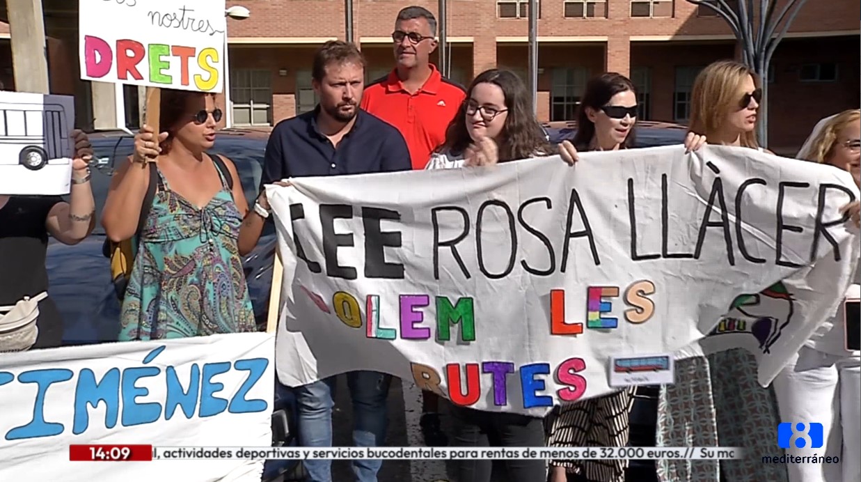 Padres protestan por los problemas del transporte escolar en varios municipios