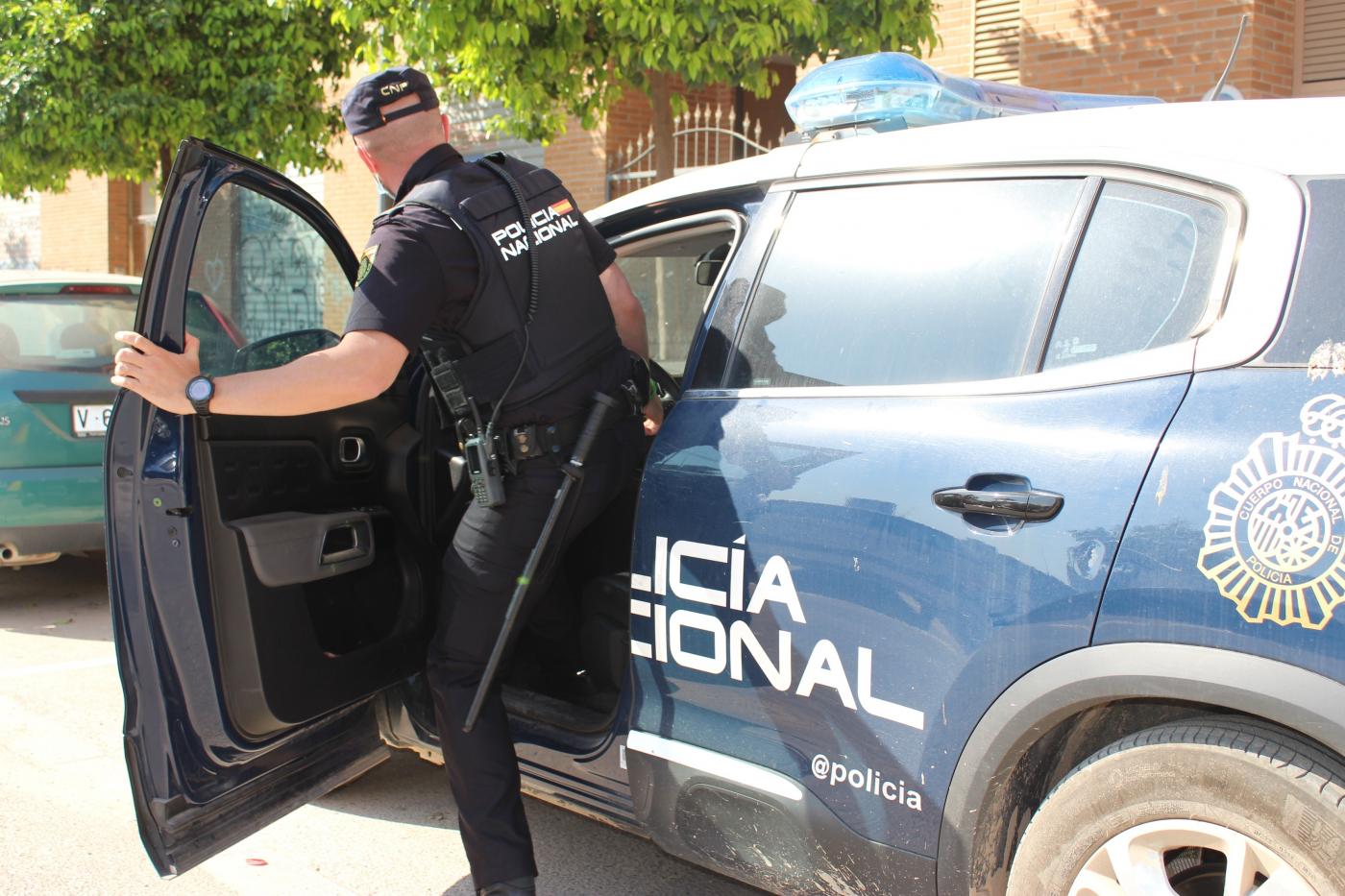 Recorre siete paradas de Metrovalencia con un revólver cargado y es detenido en Mislata