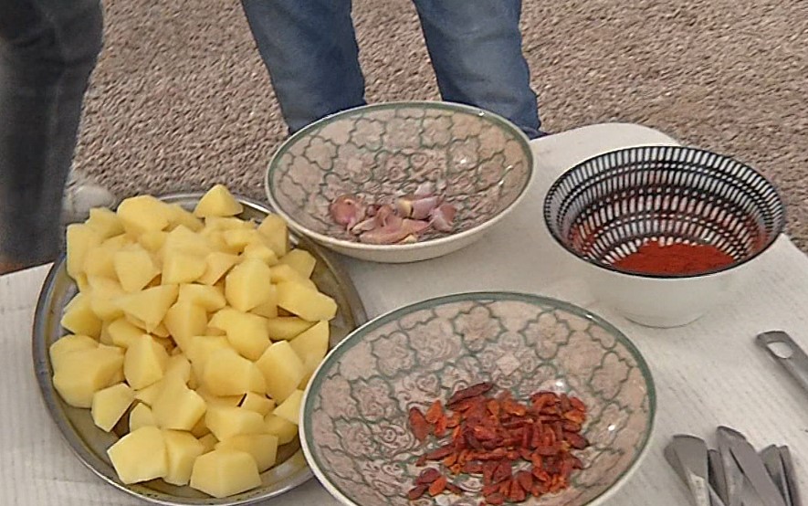 El primer concurso de all i pebre profesional se celebra en Catarroja