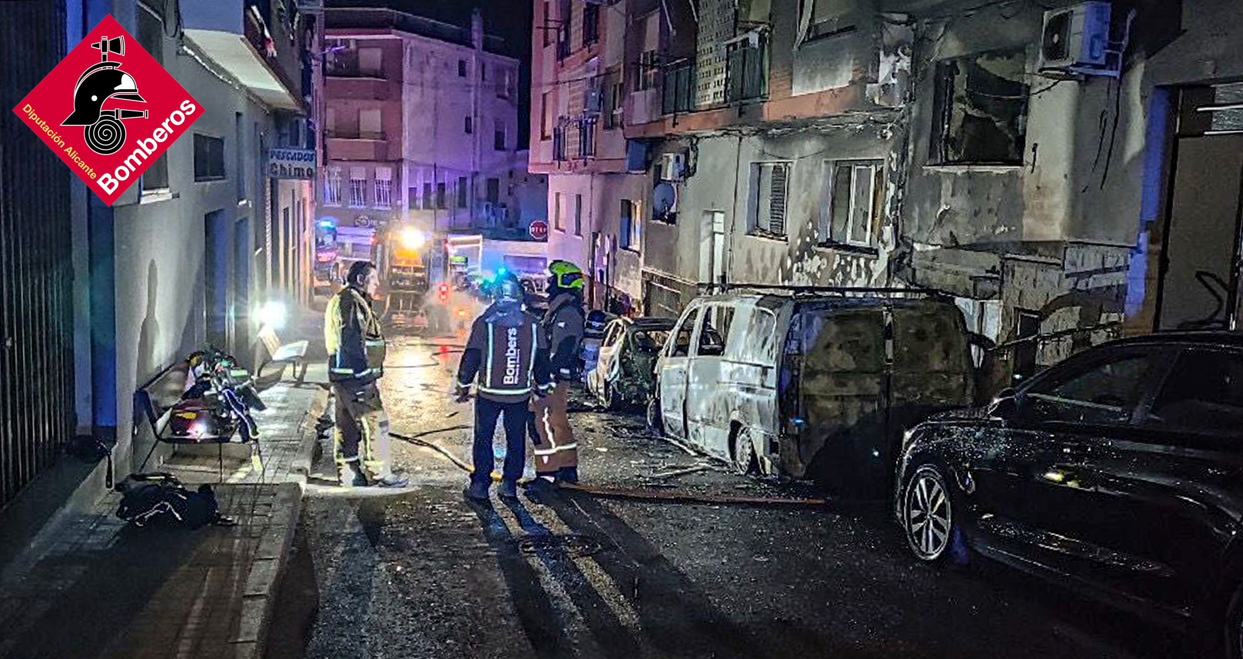 Siete heridos en Banyeres de Mariola al incendiarse cinco coches