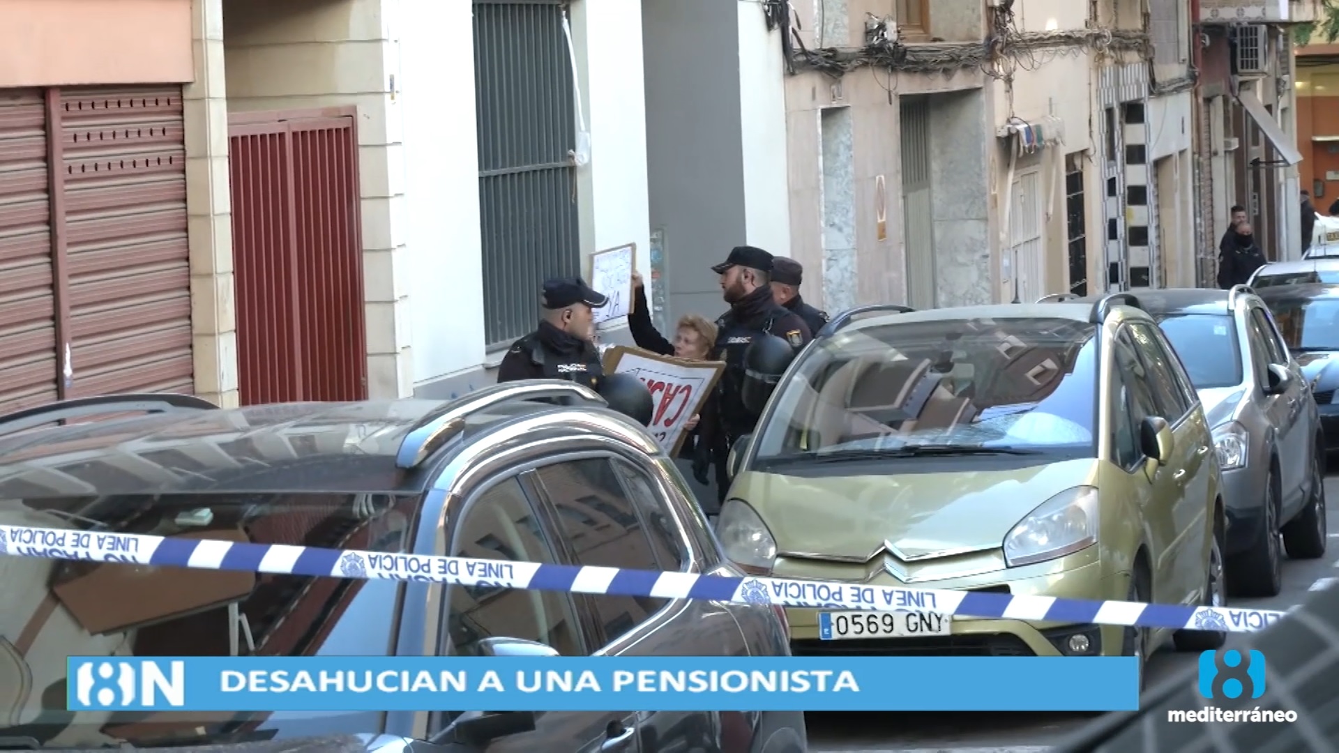 Un fondo buitre desaloja de su vivienda a una mujer de 70 años con un hijo dependiente