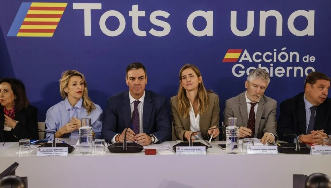 Sánchez visita Valencia sin pisar el barro 