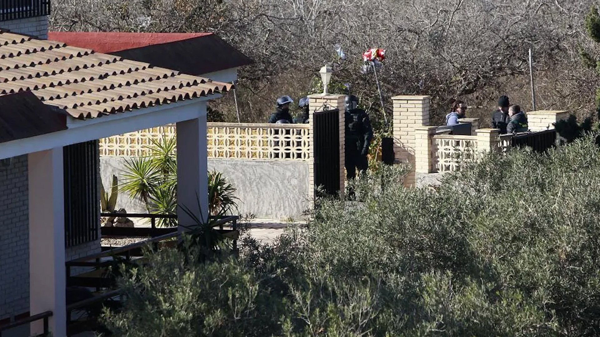 Dos okupas matan a golpes a dos hombres en Elche y se atrincheran en un chalet