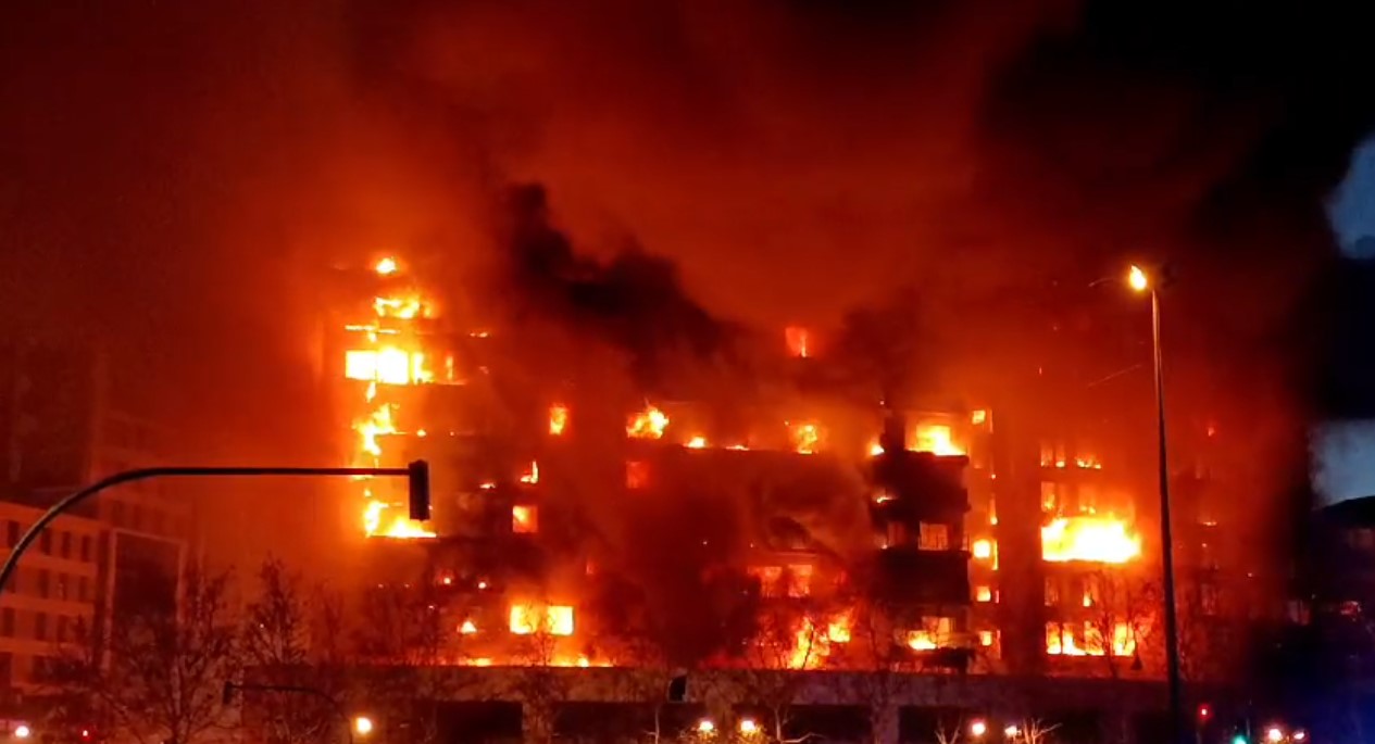Diez víctimas mortales en el incendio del edificio en Campanar
