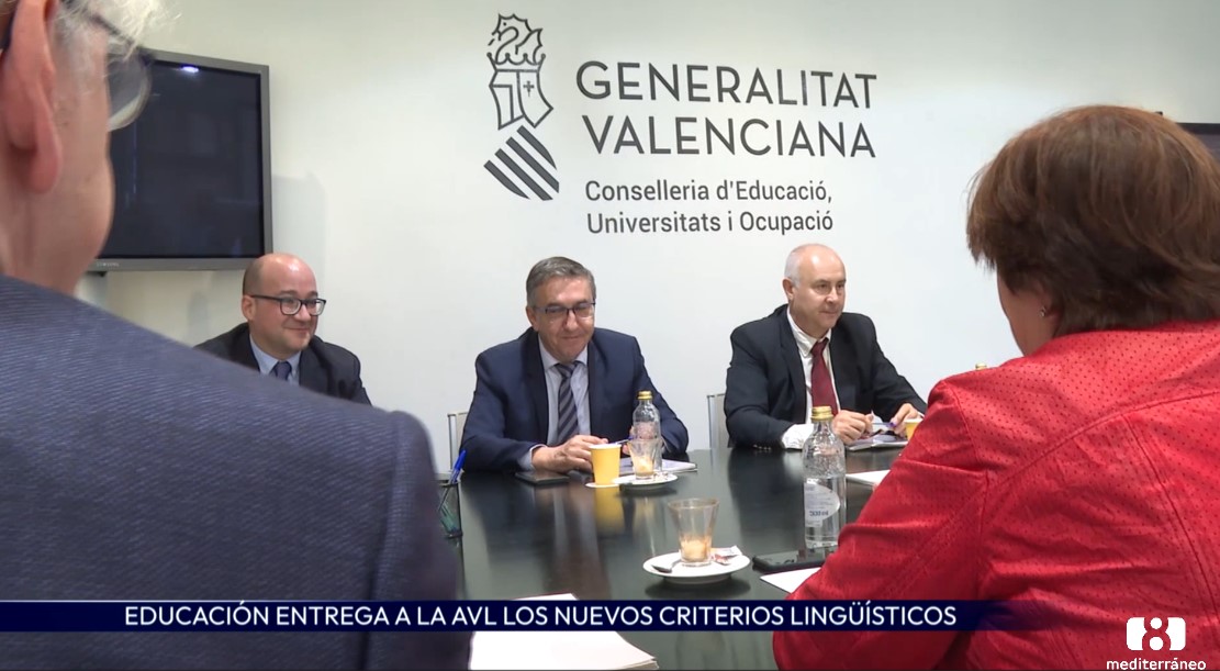 Educación entrega a la AVL los nuevos criterios del valenciano