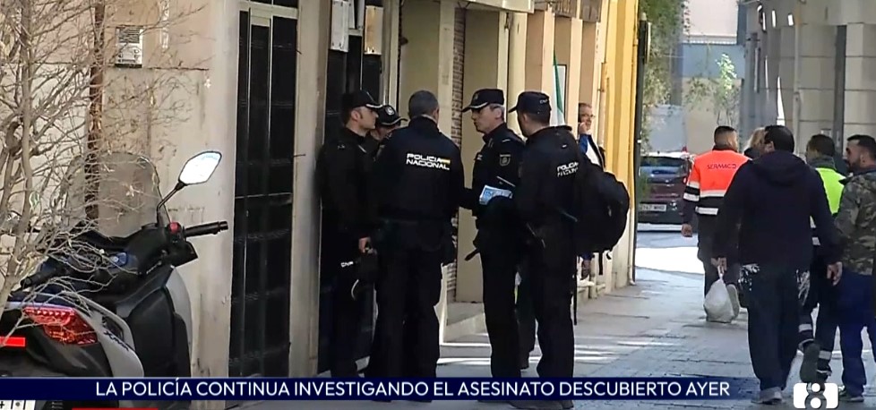 Envían mensajes con el móvil del canónigo fallecido tras el hallazgo del cadáver