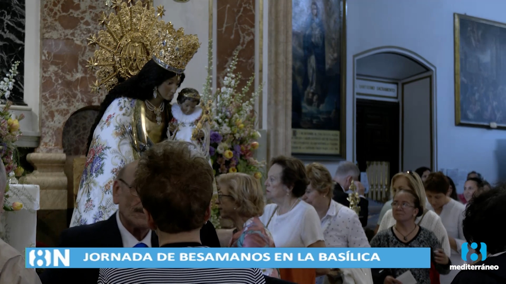 La Basílica acoge el tradicional Besamanos de la Virgen de los Desamparados