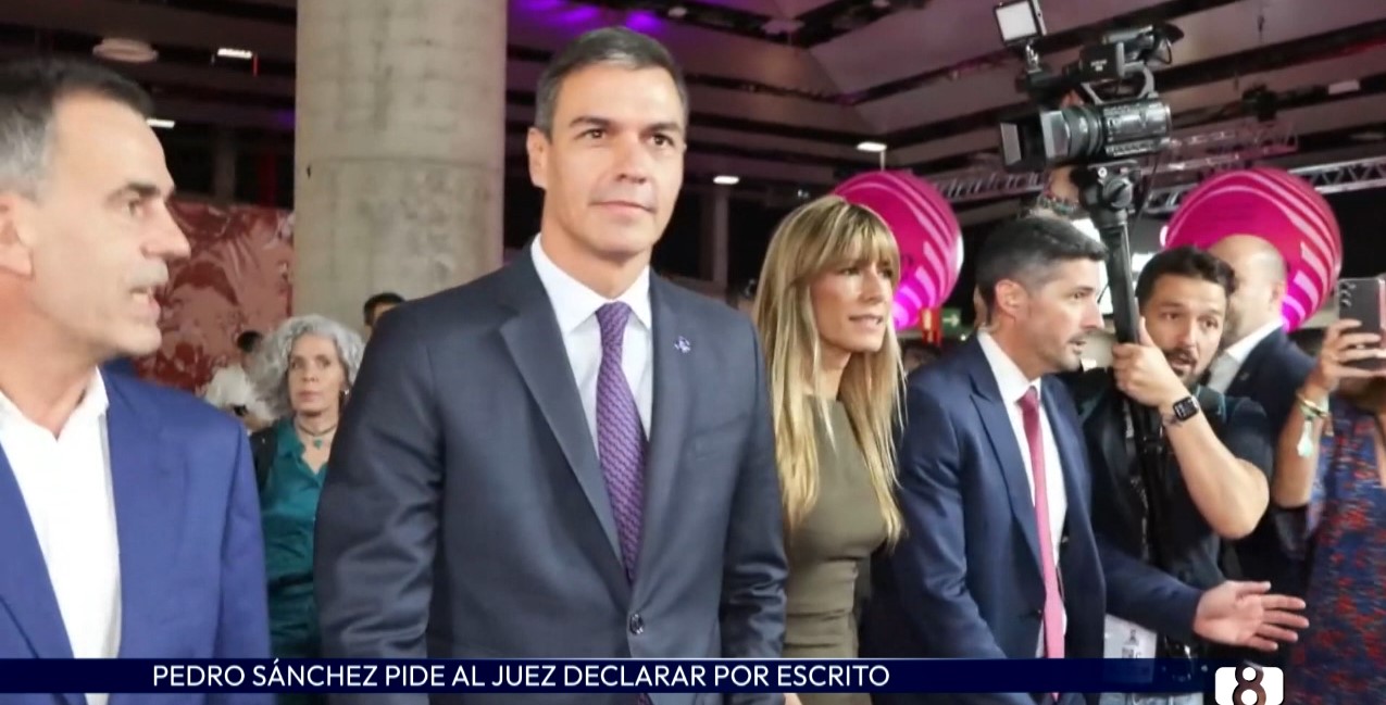 Pedro Sánchez pide al juez Peinado declarar por escrito