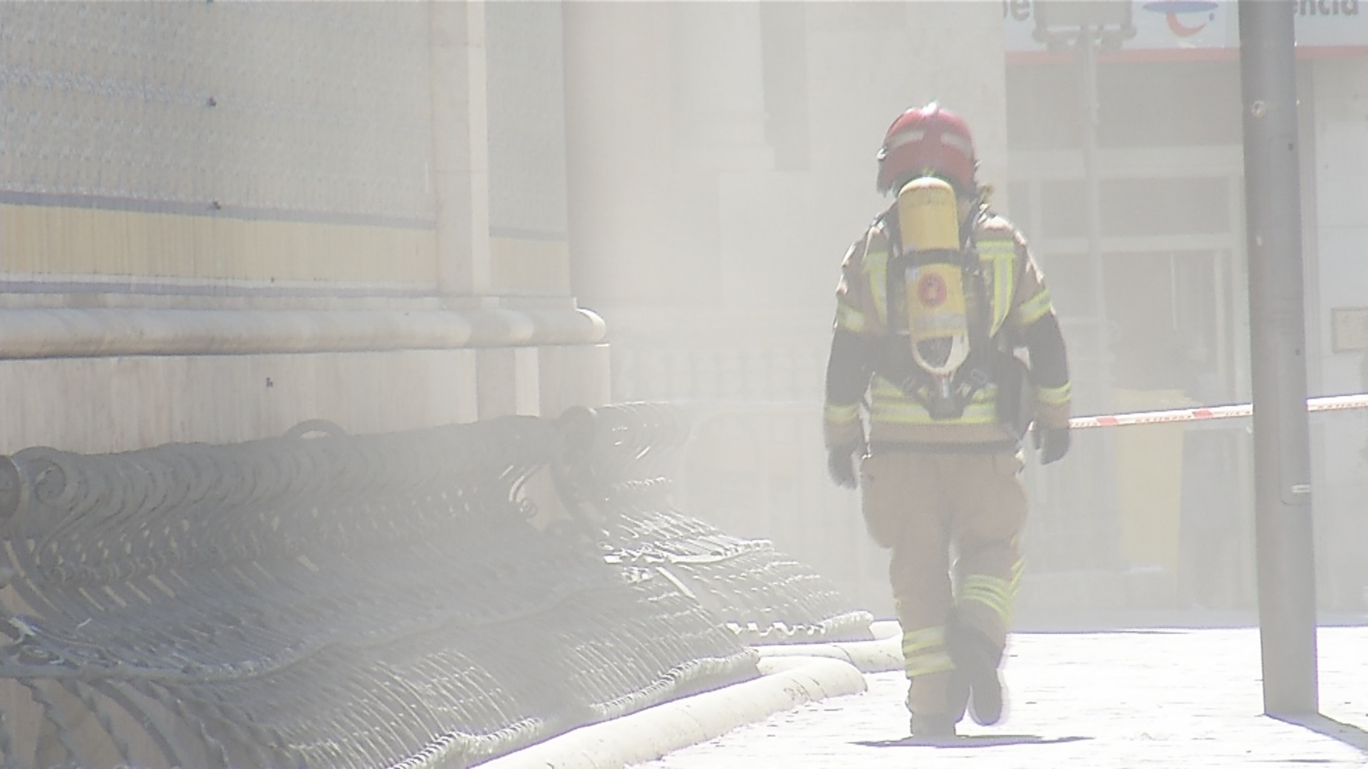 Un incendio en el sótano obliga a desalojar el Mercado Central de Valencia 