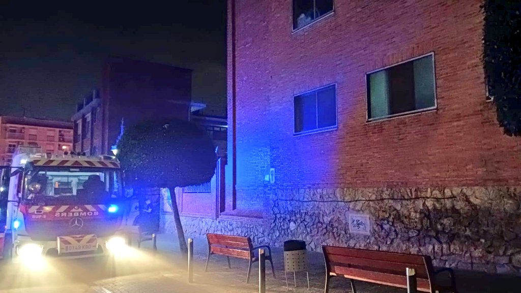 El incendio en un colegio de Mislata deja a un profesor ingresado