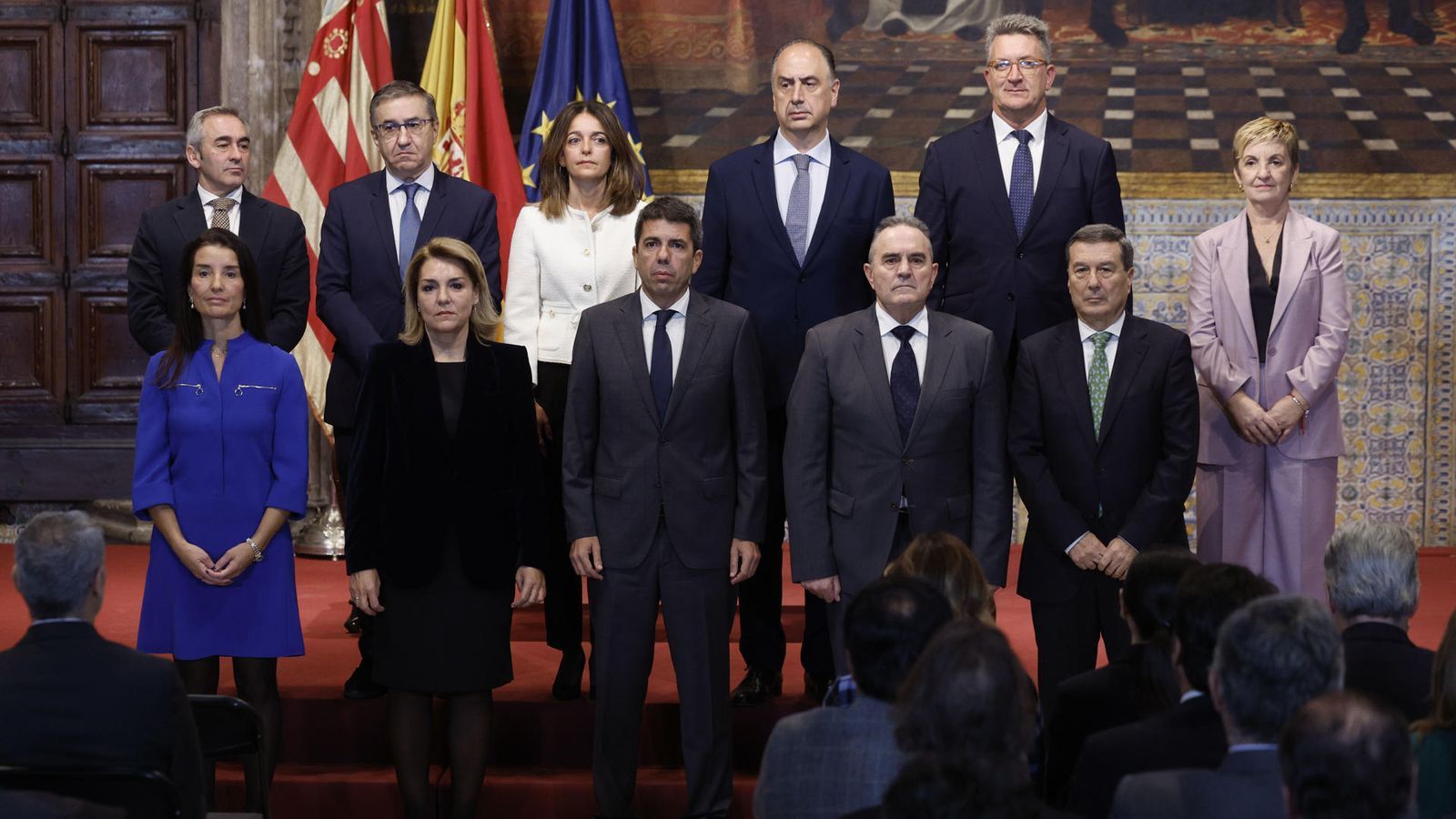 Primera foto de familia del nuevo Consell de la reconstrucción