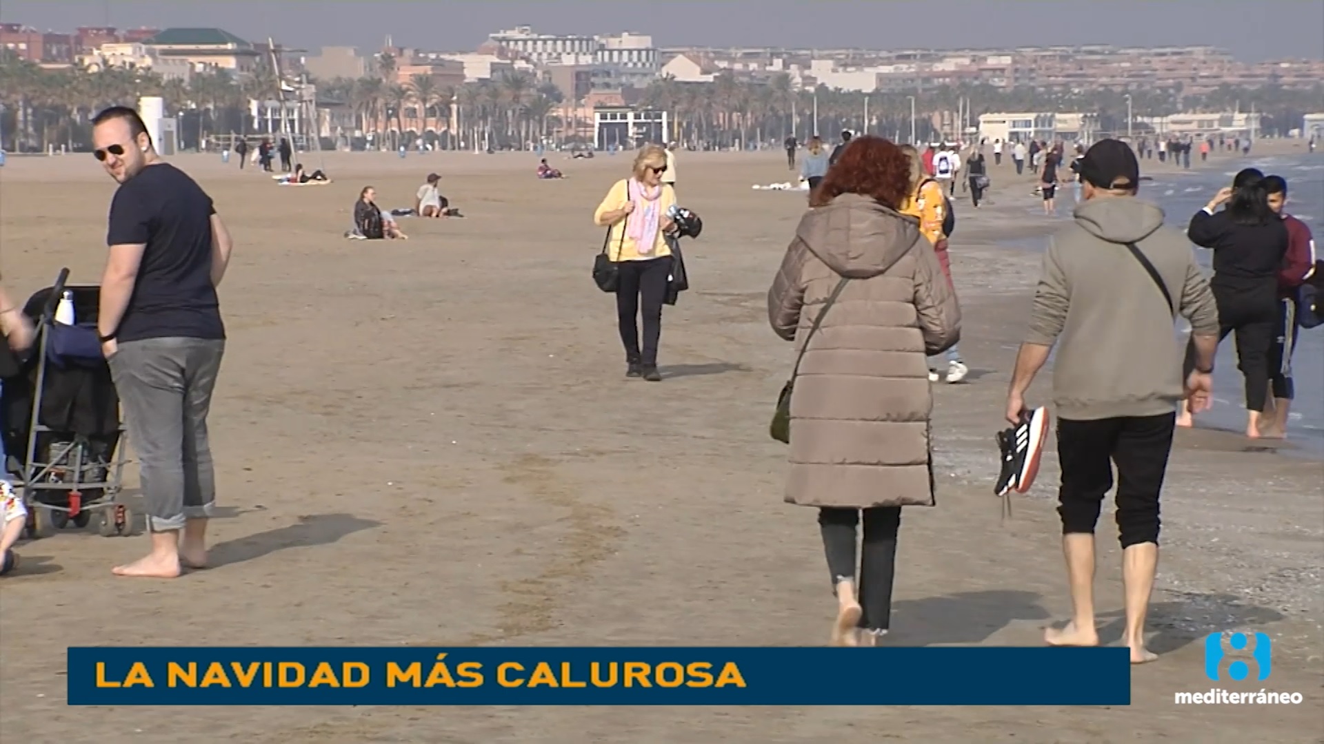 Las temperaturas atípicas llenan las playas de la Comunidad Valenciana